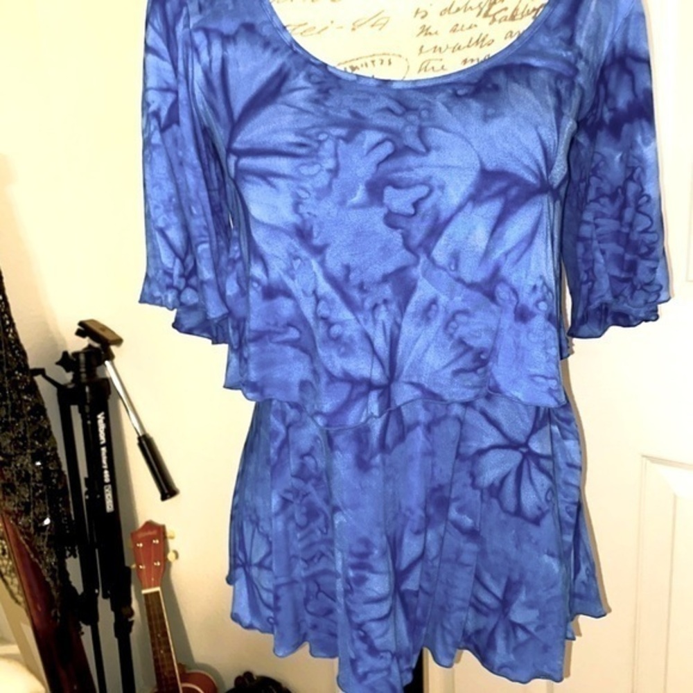 🌹NEW🌷 Blue ruffled, rayon blouse